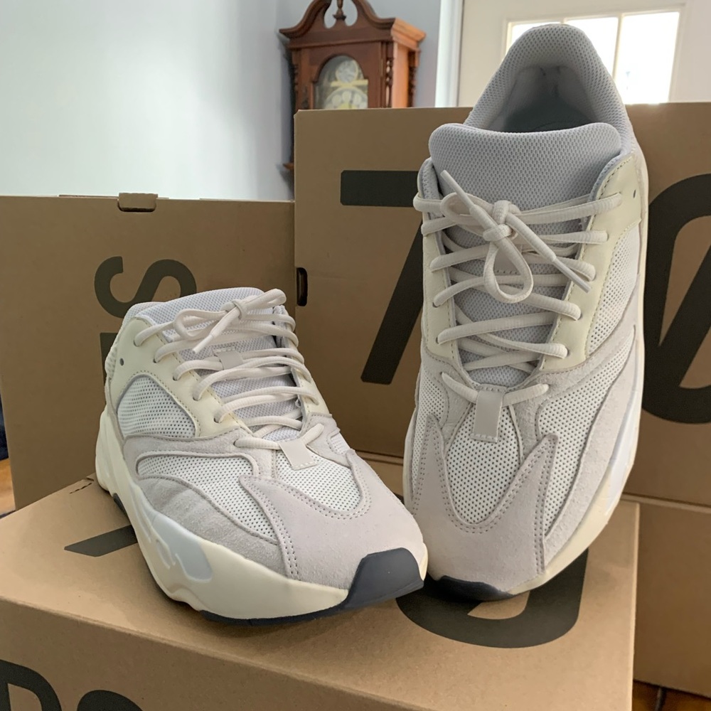 Yeezy 700 Analog